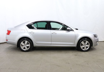 Подержанный автомобиль Skoda Octavia Liftback 2016 года (7 фото)