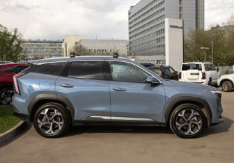 Подержанный автомобиль Geely Atlas 2023 года (3 фото)