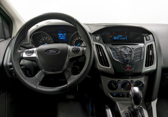 Подержанный автомобиль Ford Focus Hatchback 2012 года (20 фото)