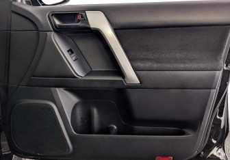 Подержанный автомобиль Toyota Land Cruiser Prado 2021 года (25 фото)