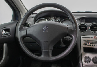 Подержанный автомобиль Peugeot 308 Wagon 2008 года (15 фото)