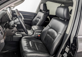 Подержанный автомобиль Toyota Land Cruiser Suv 2017 года (20 фото)