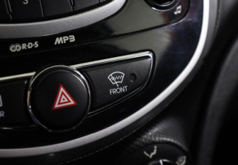 Подержанный автомобиль Hyundai Solaris Sedan 2012 года (9 фото)