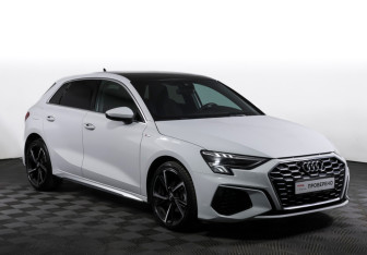 Подержанный автомобиль Audi A3 Hatchback 2021 года (3 фото)