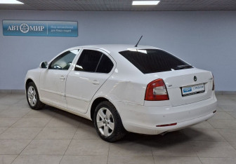 Подержанный автомобиль Skoda Octavia Liftback 2011 года (7 фото)