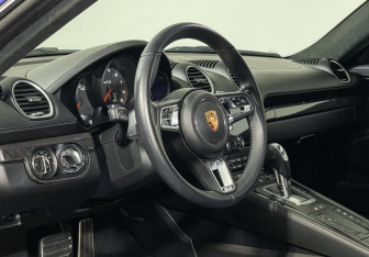 Подержанный автомобиль Porsche Cayman 2021 года (9 фото)