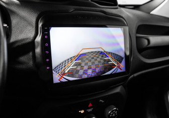 Подержанный автомобиль Jeep Renegade 2018 года (15 фото)