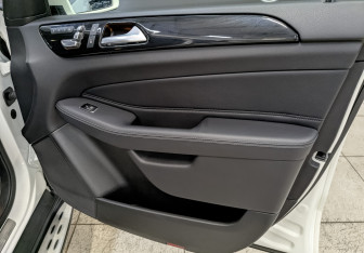 Подержанный автомобиль Mercedes-Benz GLE 2018 года (24 фото)