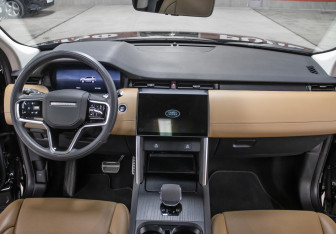 Подержанный автомобиль Land Rover Discovery Sport 2024 года (15 фото)