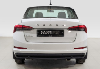 Подержанный автомобиль Skoda Rapid Liftback 2021 года (6 фото)