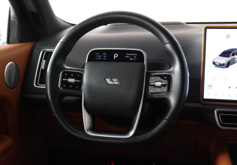 Подержанный автомобиль LiXiang L9 2023 года (16 фото)