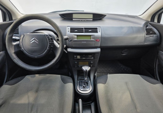 Подержанный автомобиль Citroen C4 Hatchback 2010 года (11 фото)