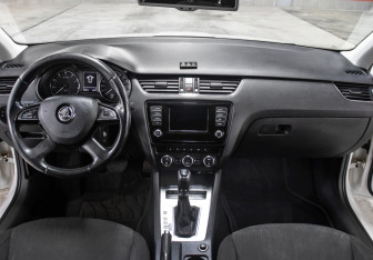 Подержанный автомобиль Skoda Octavia Liftback 2013 года (14 фото)