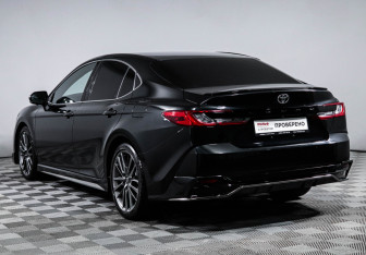 Подержанный автомобиль Toyota Camry Sedan 2025 года (7 фото)