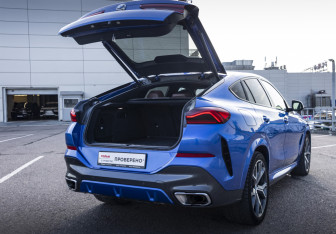 Подержанный автомобиль BMW X6 2020 года (21 фото)