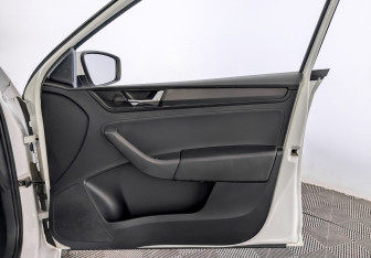 Подержанный автомобиль Skoda Rapid Liftback 2019 года (24 фото)