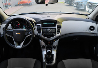Подержанный автомобиль Chevrolet Cruze Sedan 2012 года (9 фото)
