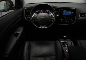 Подержанный автомобиль Mitsubishi Outlander 2014 года (9 фото)