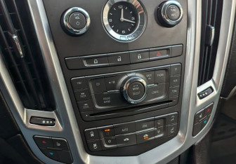 Подержанный автомобиль Cadillac SRX 2011 года (15 фото)