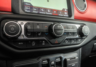 Подержанный автомобиль Jeep Wrangler 2021 года (14 фото)