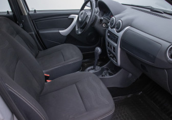 Подержанный автомобиль Renault Sandero 2014 года (9 фото)