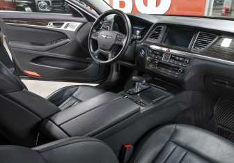 Подержанный автомобиль Genesis G80 2019 года (10 фото)