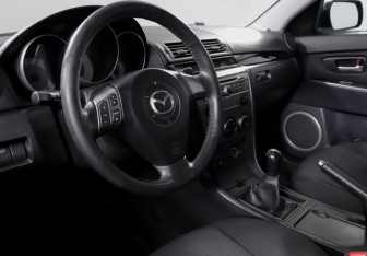 Подержанный автомобиль Mazda 3 Hatchback 2007 года (13 фото)