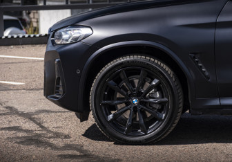 Подержанный автомобиль BMW X3 2024 года (11 фото)