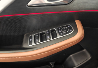 Подержанный автомобиль Omoda C5 2022 года (17 фото)