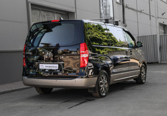 Подержанный автомобиль Hyundai H-1 2018 года (4 фото)
