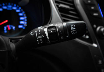 Подержанный автомобиль Hyundai Santa Fe 2013 года (16 фото)