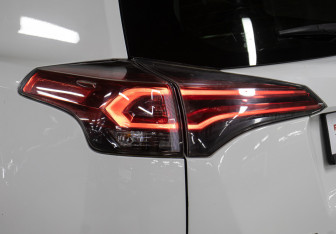 Подержанный автомобиль Toyota RAV4 2016 года (20 фото)