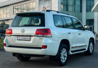 Подержанный автомобиль Toyota Land Cruiser Suv 2020 года (5 фото)