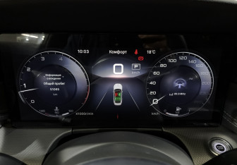 Подержанный автомобиль Hongqi H5 2024 года (16 фото)