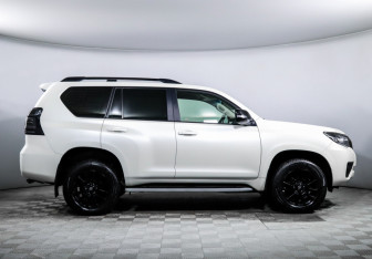Подержанный автомобиль Toyota Land Cruiser Prado 2021 года (4 фото)