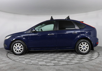 Подержанный автомобиль Ford Focus Hatchback 2008 года (8 фото)