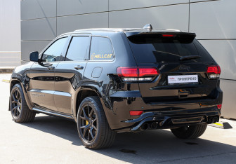 Подержанный автомобиль Jeep Grand Cherokee 2018 года (7 фото)