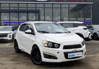 Подержанный автомобиль Chevrolet Aveo Hatchback 2014 года (3 фото)