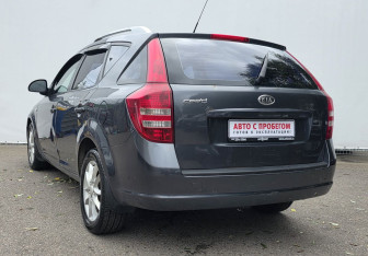 Подержанный автомобиль Kia Ceed Wagon 2008 года (7 фото)