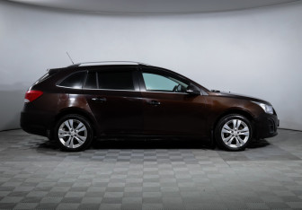 Подержанный автомобиль Chevrolet Cruze Wagon 2014 года (4 фото)
