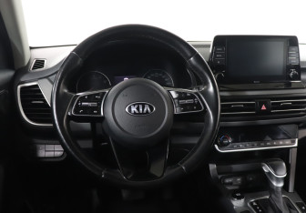 Подержанный автомобиль Kia Seltos 2021 года (18 фото)