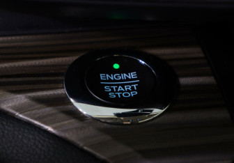 Подержанный автомобиль Ford Explorer 2020 года (11 фото)