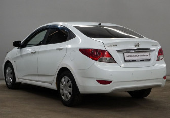 Подержанный автомобиль Hyundai Solaris Sedan 2012 года (7 фото)
