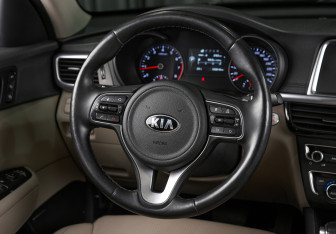Подержанный автомобиль Kia Optima Sedan 2017 года (14 фото)