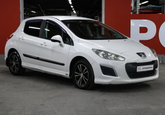 Подержанный автомобиль Peugeot 308 Hatchback 2011 года (3 фото)