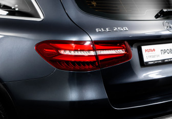 Подержанный автомобиль Mercedes-Benz GLC Coupe 2016 года (16 фото)