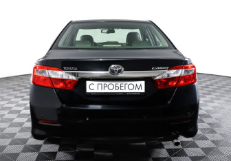 Подержанный автомобиль Toyota Camry Sedan 2012 года (6 фото)