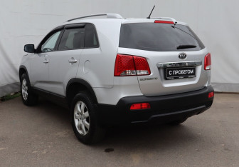 Подержанный автомобиль Kia Sorento 2011 года (6 фото)