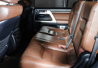 Подержанный автомобиль Toyota Land Cruiser Suv 2016 года (10 фото)