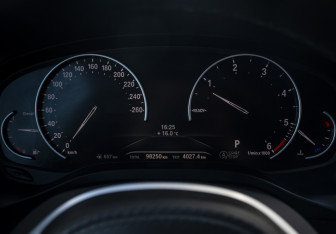 Подержанный автомобиль BMW X3 2020 года (11 фото)